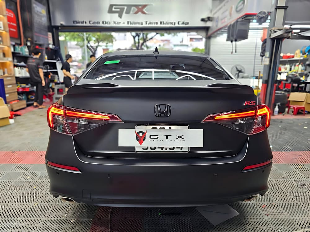 Wrap đổi màu cho đuôi xe Civic sang trọng