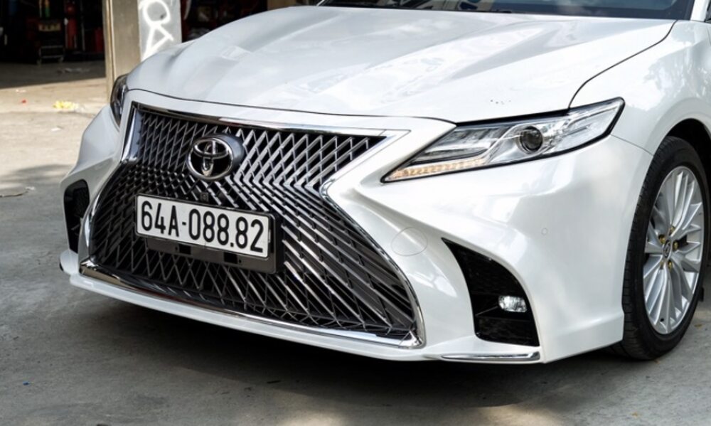 Xe Camry độ lưới tản nhiệt Lexus
