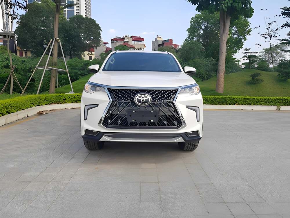 Xe Fortuner mẫu body kit LX570 Super Sport
