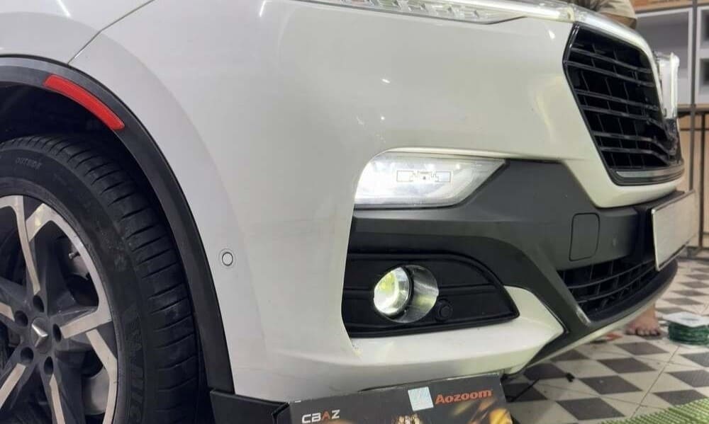 Xe ô tô nâng cấp đèn gầm