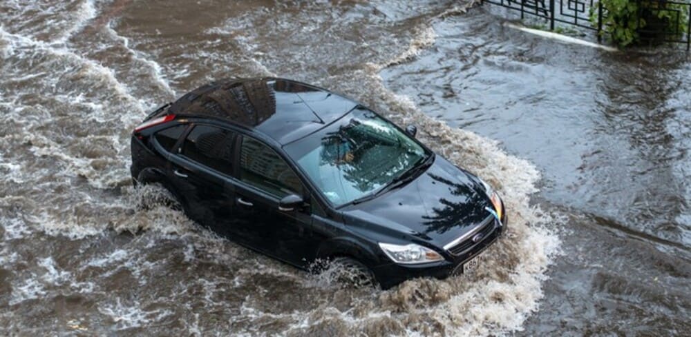 Xử lý xe ô tô bị ngập nước